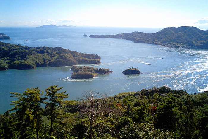 村上水軍ゆかりの能島の定期ツアー開催