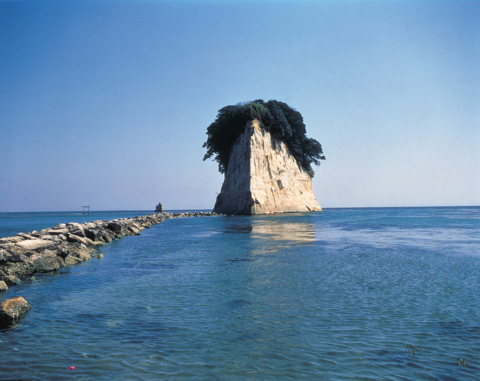 見附島　©石川県観光連盟