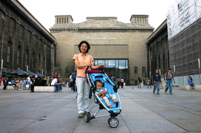 ドイツ・ベルリンにあるペルガモン博物館にはベビーカーで訪れた