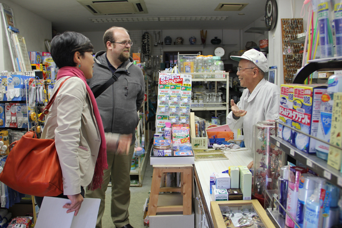 第3回　立会川駅前通り繁栄会では88歳の店主も参加