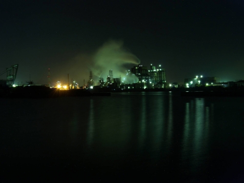新日鐵住金化学工場関連施設（北九州市小倉北区）の夜景