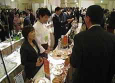 名古屋の酒フェスでワインに合う市田柿PR