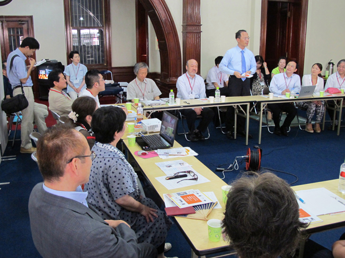 地元、金沢市の山野之義市長も参加して開かれた「コミュニティカフェサミット in 金沢」（2012年7月）金沢市