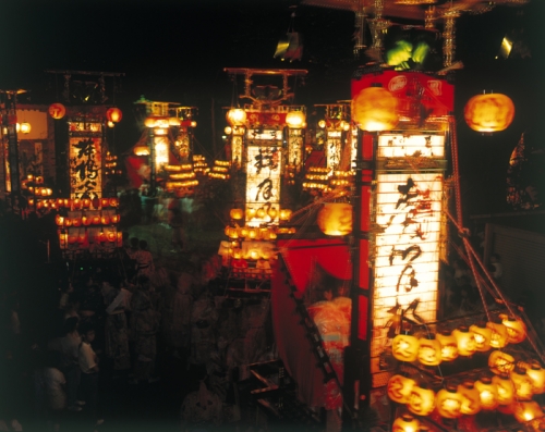 「灯り舞う」能登半島のキリコ祭り 提供：石川県観光連盟