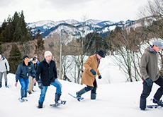 雪山でスノーシュー　冬の白峰を巡る外国人モニターツアー