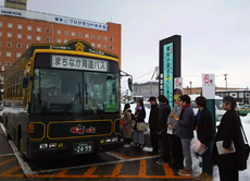 バスフリー乗車券「おちょこパス」で会津若松観光　福島大の学生らが企画