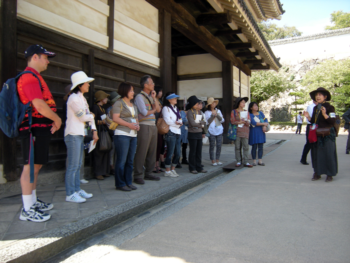 外国人観光客・ガイド・講師のつながりを育てる　姫路城英語ボランティアガイドの取り組み